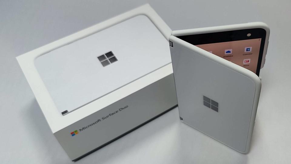 THE FIRST FOLDABLE PHONE I HAVE EVER WANTED