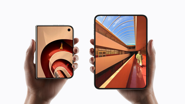 THE FIRST FOLDABLE PHONE I HAVE EVER WANTED